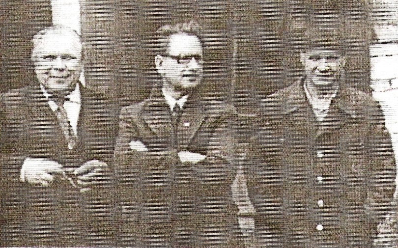 Тарабрин В. И. (в центре) 