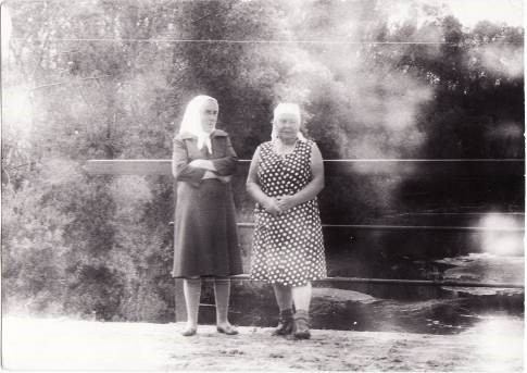 Усик Евгения Григорьевна (слева), 1988 г.